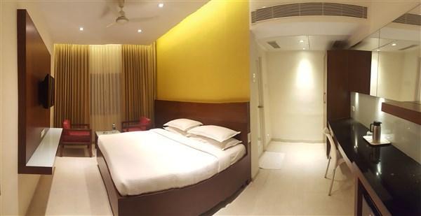 טירופור Gayathri Hotels מראה חיצוני תמונה