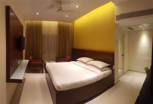 טירופור Gayathri Hotels מראה חיצוני תמונה