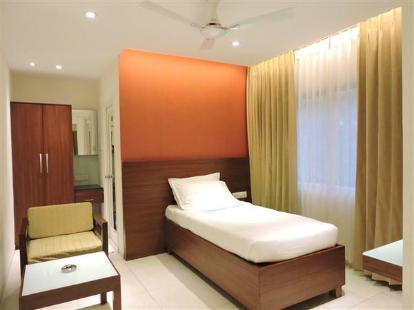 טירופור Gayathri Hotels מראה חיצוני תמונה