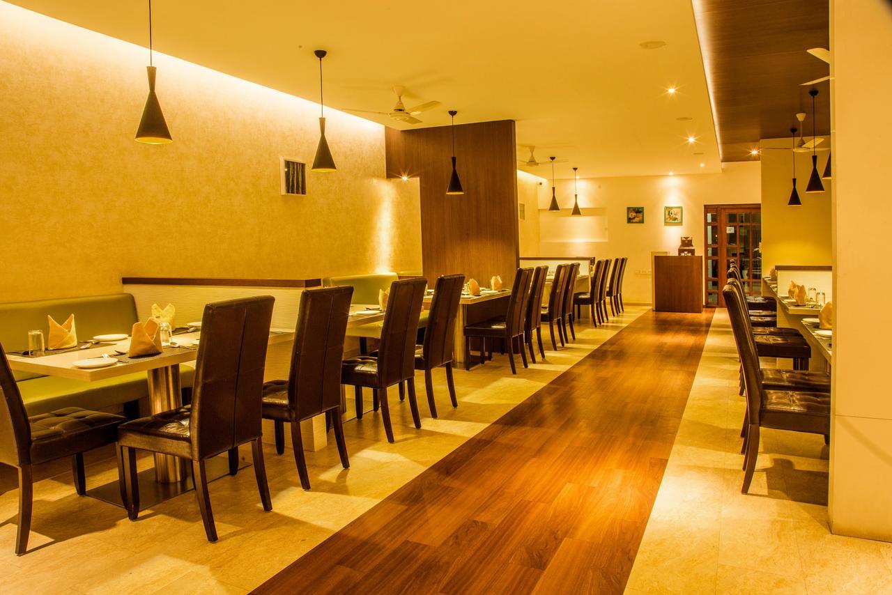 טירופור Gayathri Hotels מראה חיצוני תמונה