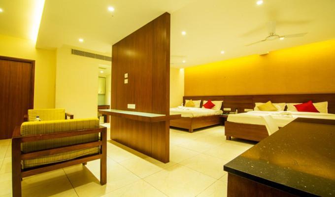 טירופור Gayathri Hotels מראה חיצוני תמונה