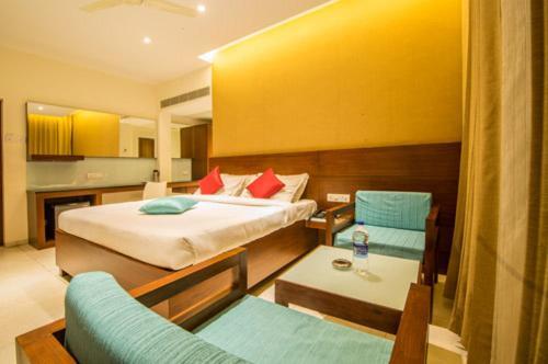 טירופור Gayathri Hotels מראה חיצוני תמונה
